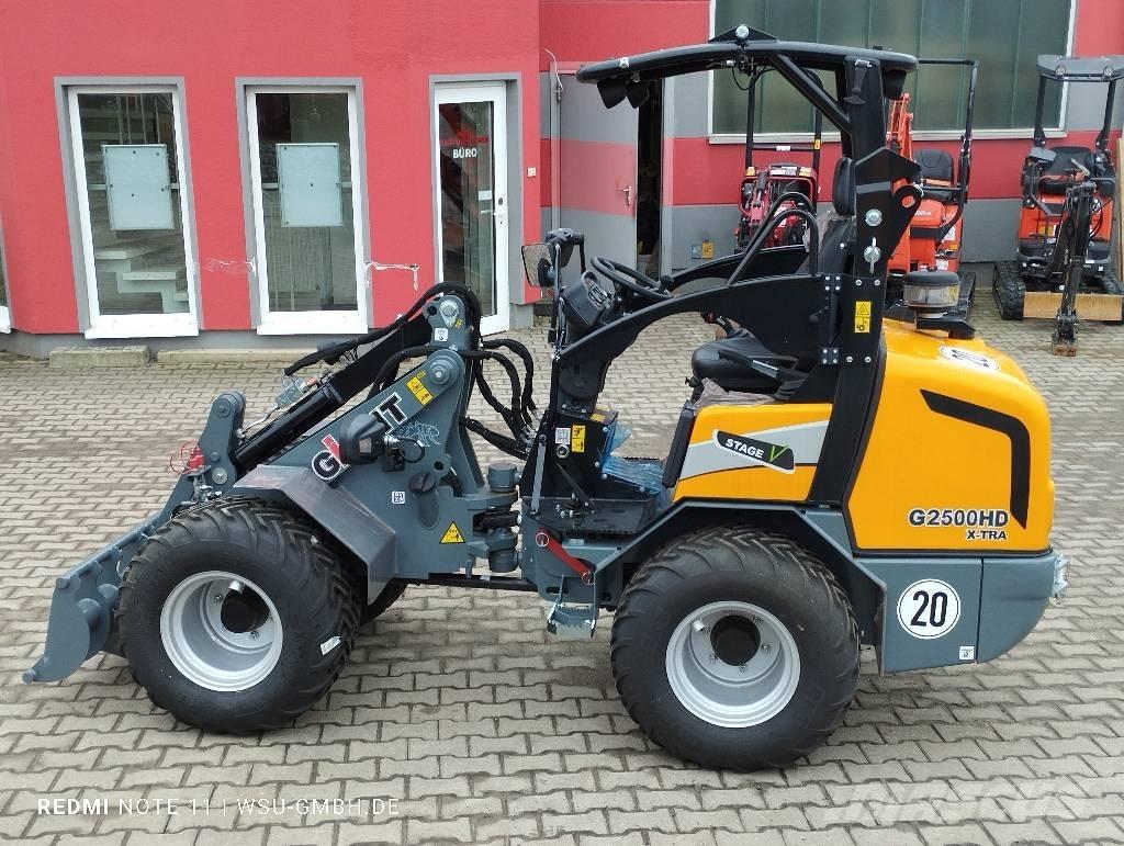 GiANT G2500 Xtra HD Minicarregadeiras
