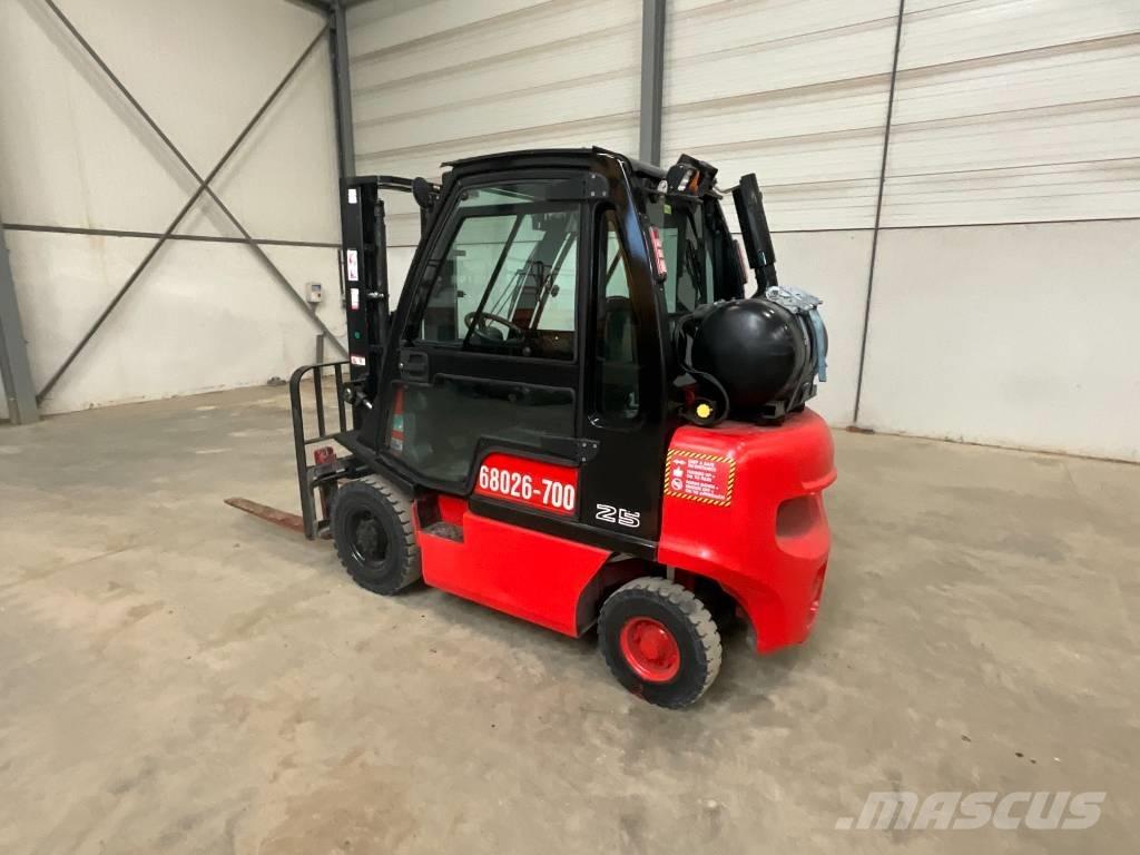 Nissan U1 D2 A 25 LQ Empilhadores a gás