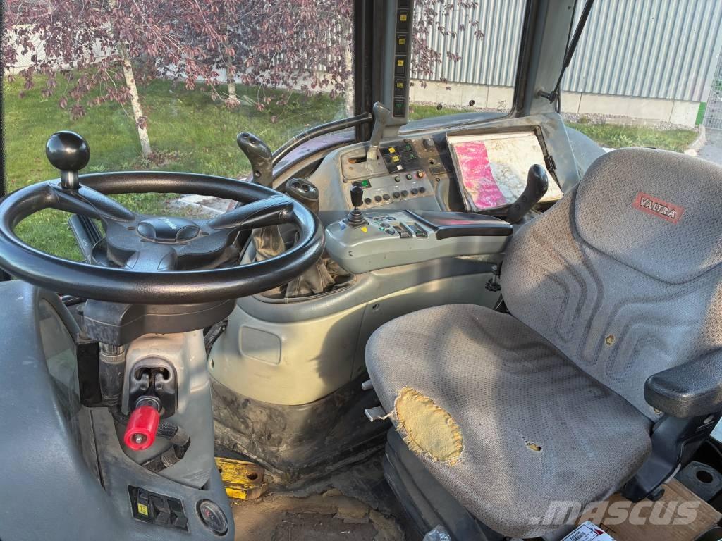 Valtra Traktor T 140 Tratores Agrícolas usados