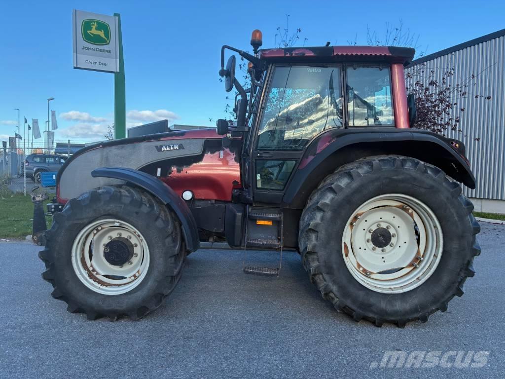 Valtra Traktor T 140 Tratores Agrícolas usados