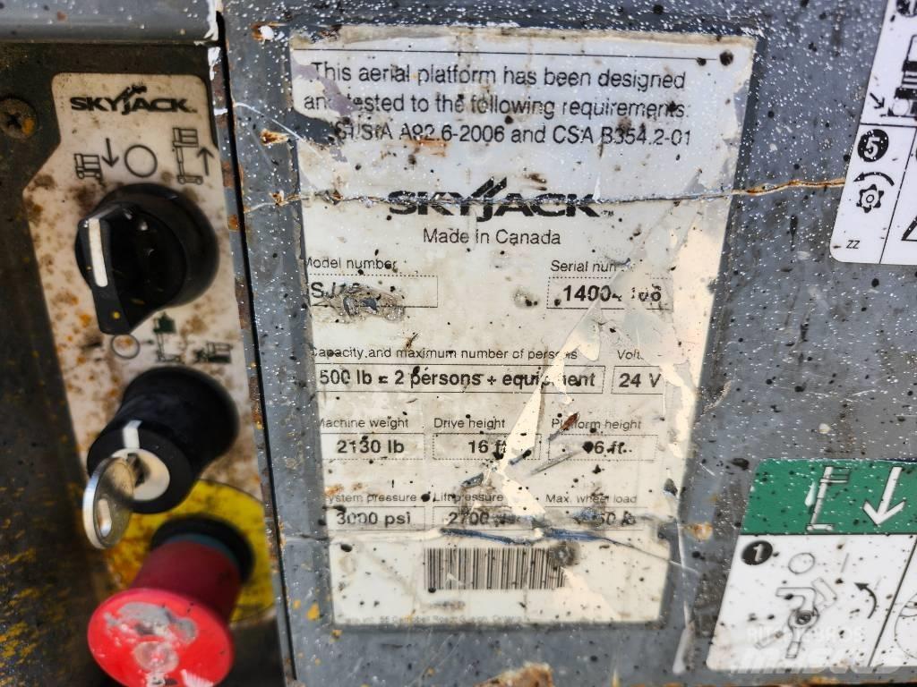 SkyJack SJ 16 Plataformas de Mastro Vertical