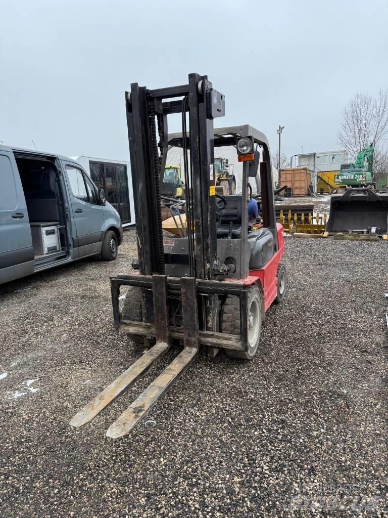 Manitou CG 30 P Empilhadores a gás