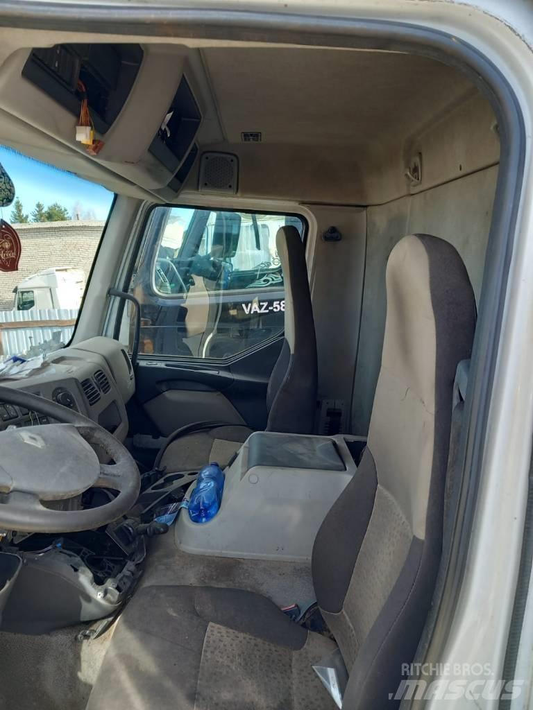 Renault Midlum 240 Cabines e interior