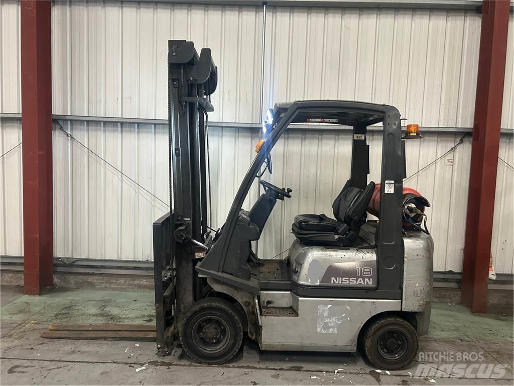 Nissan P1D1A18LQ Empilhadores a gás