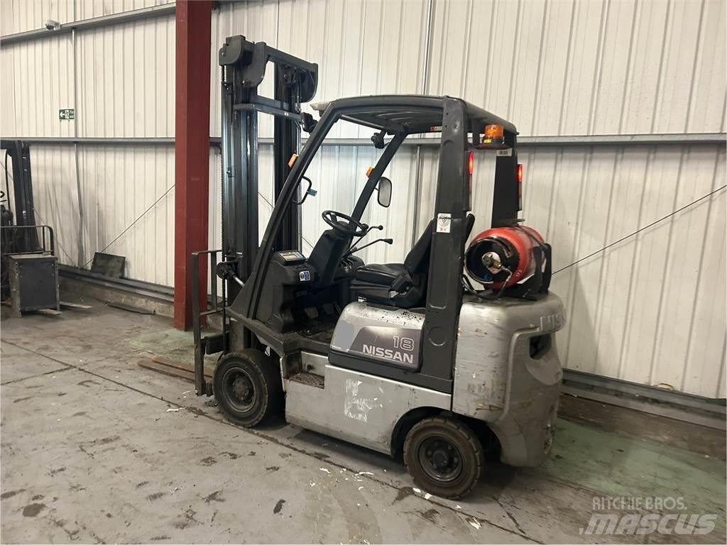 Nissan P1D1A18LQ Empilhadores a gás