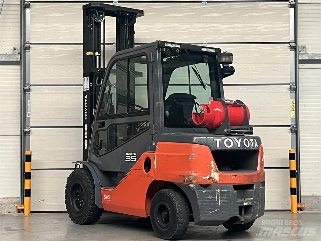 Toyota 8FGJF35 Empilhadores a gás