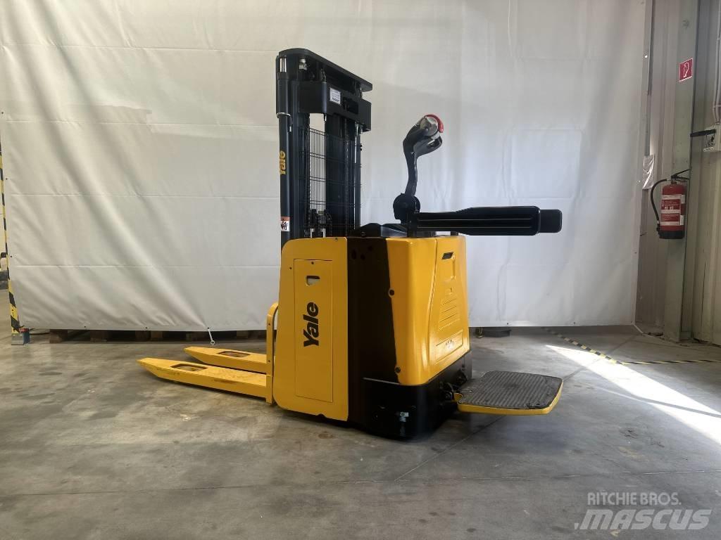 Yale MS12 Empilhador para operador externo