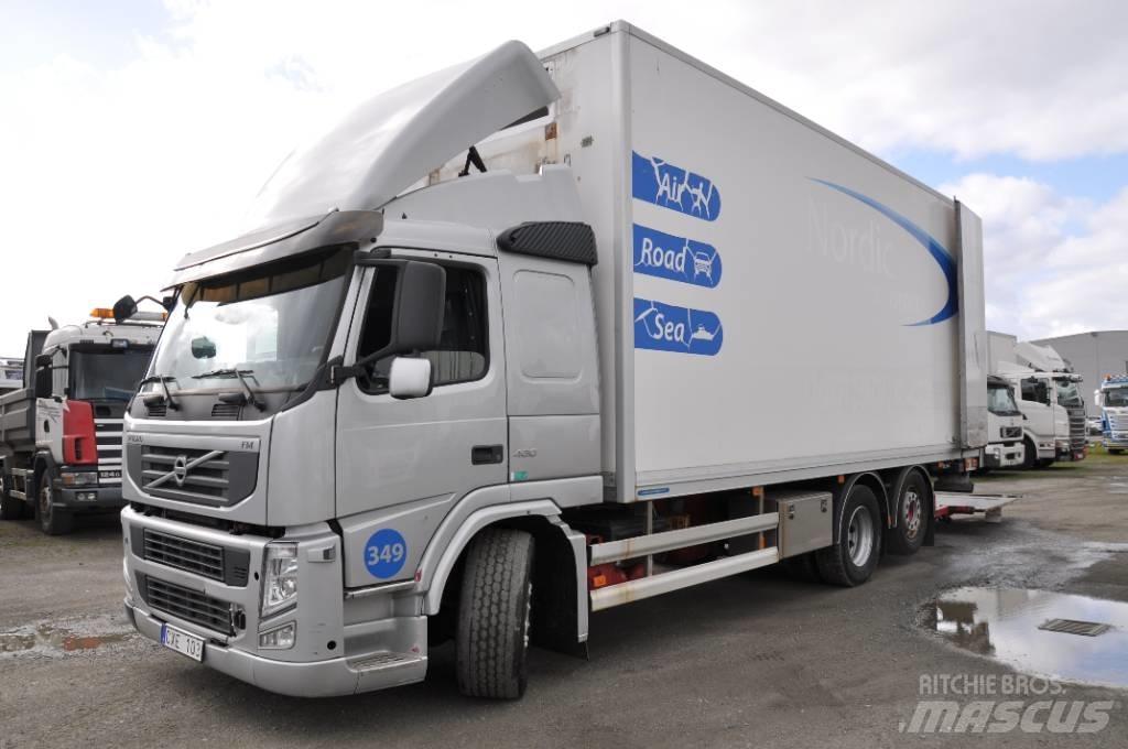 Volvo FM 6X2 Caminhões de caixa fechada
