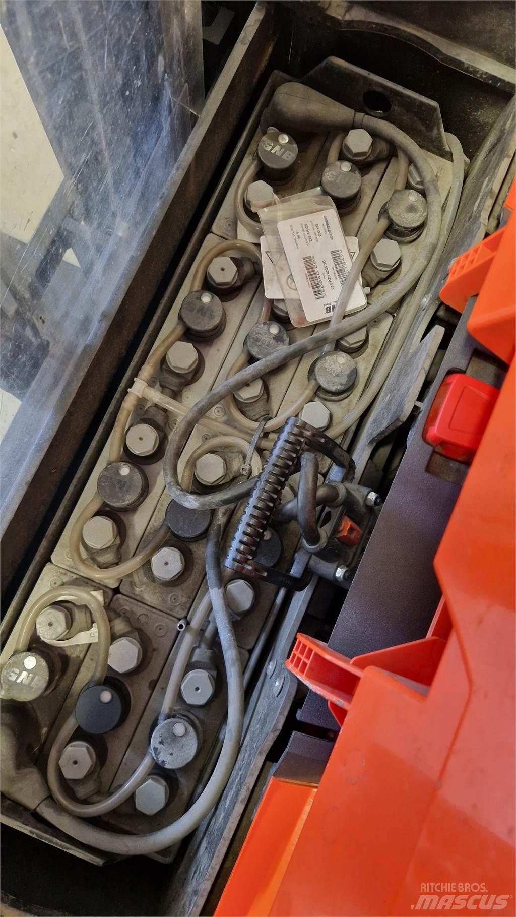 BT SWE200D Empilhador para operador externo