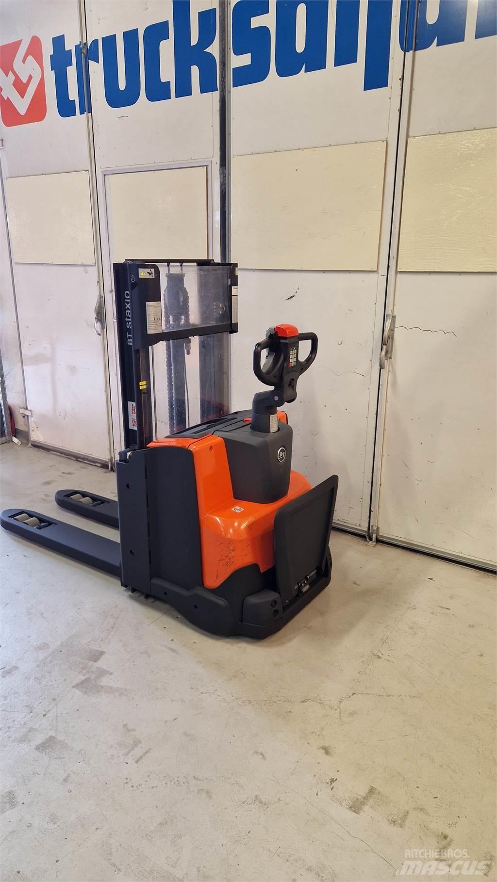 BT SWE200D Empilhador para operador externo