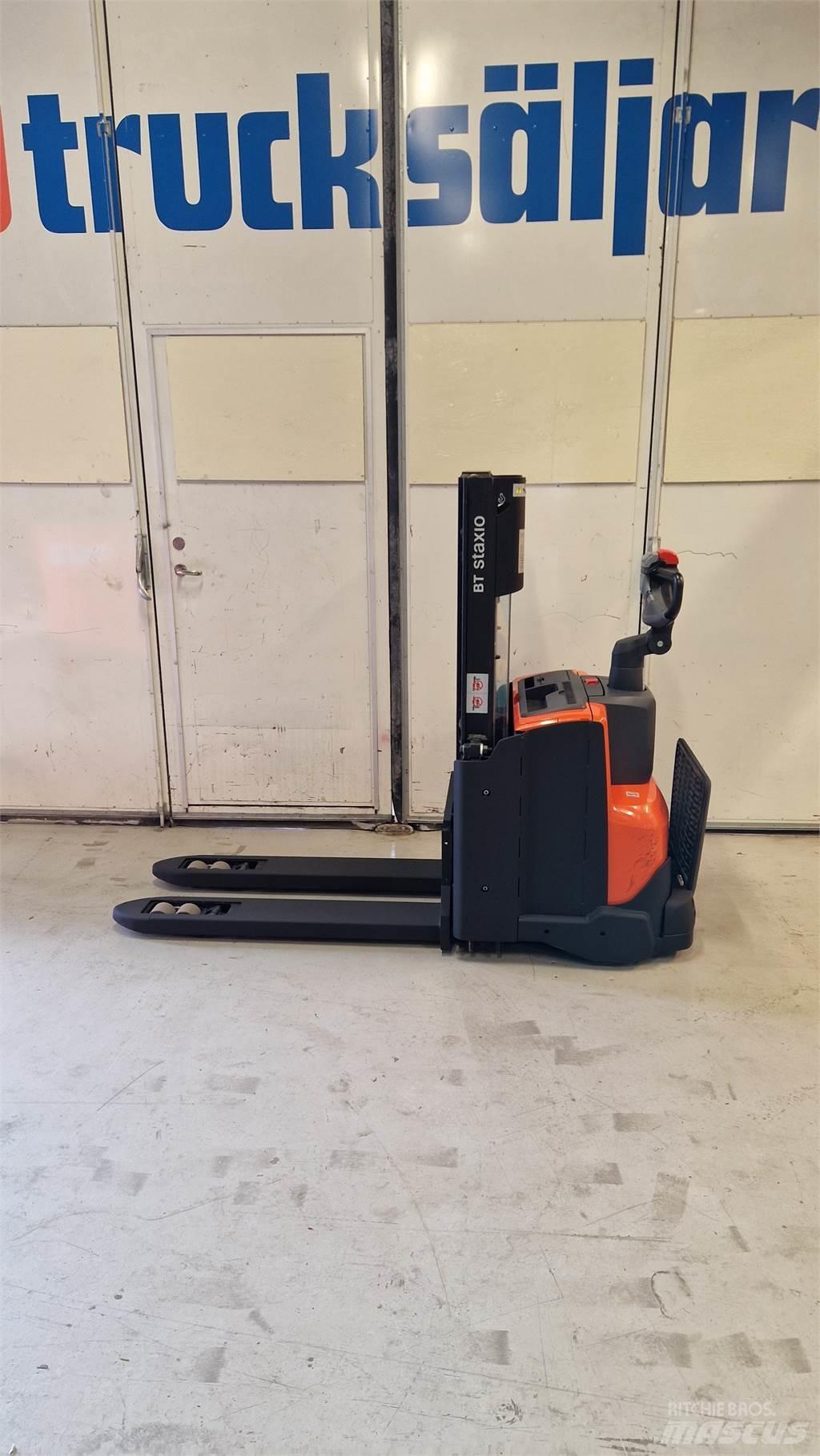 BT SWE200D Empilhador para operador externo