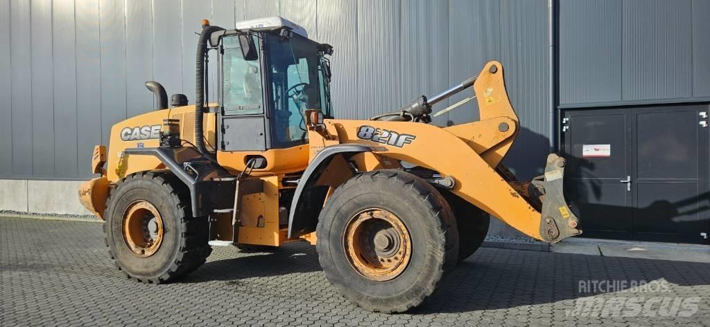 CASE 821 F Carregadeiras de rodas