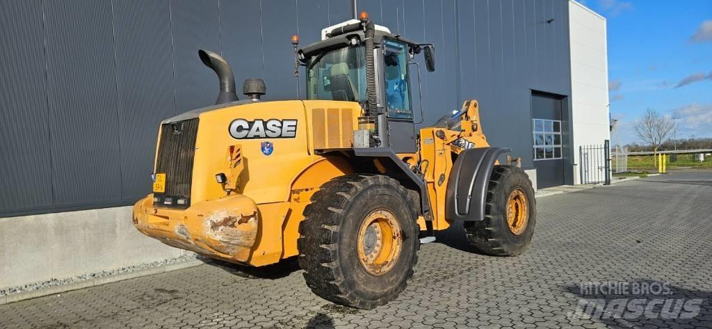 CASE 821 F Carregadeiras de rodas