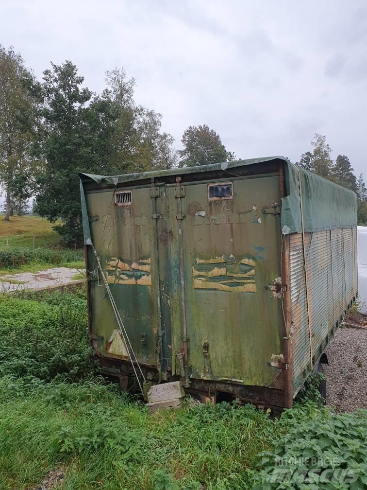 Scania skåpsvagn Outros reboques agricolas