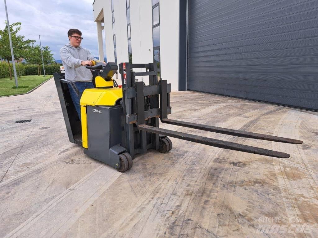 Combilift CS 600 Empilhador para operador externo