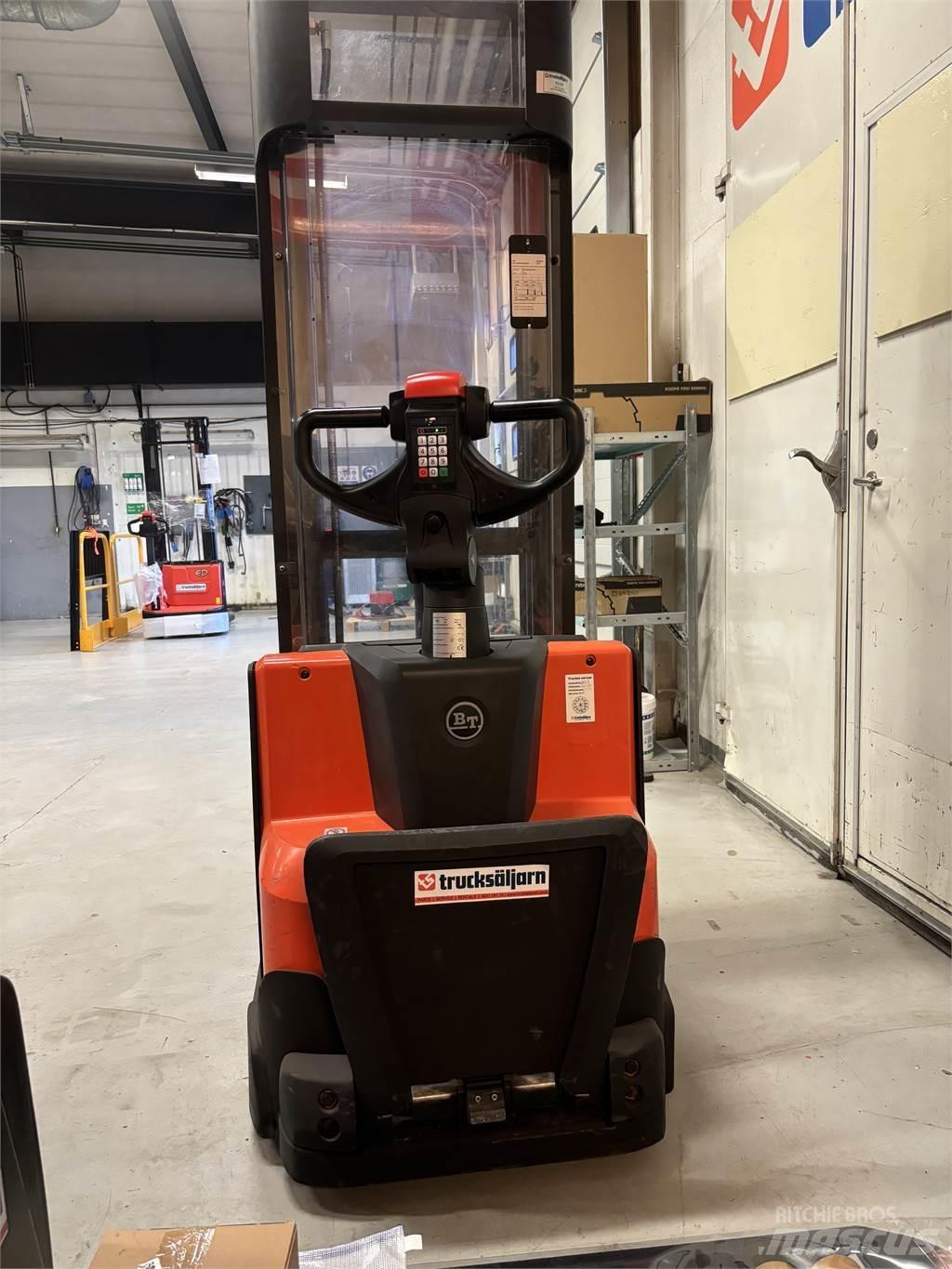 Toyota SWE120 Empilhador para operador externo