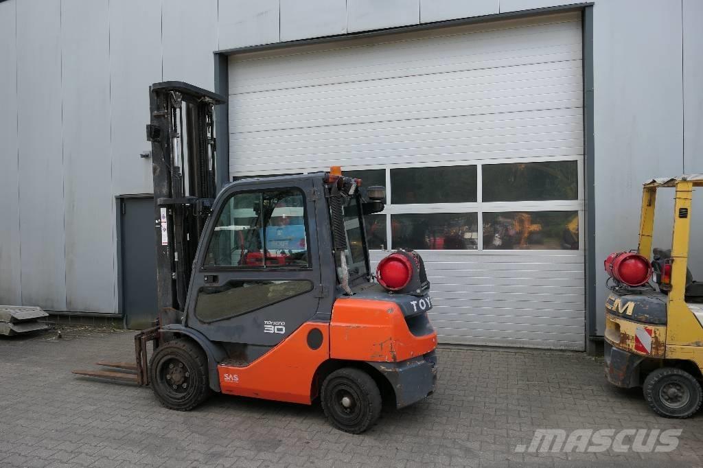 Toyota 02-8 FGF 30 Empilhadores a gás