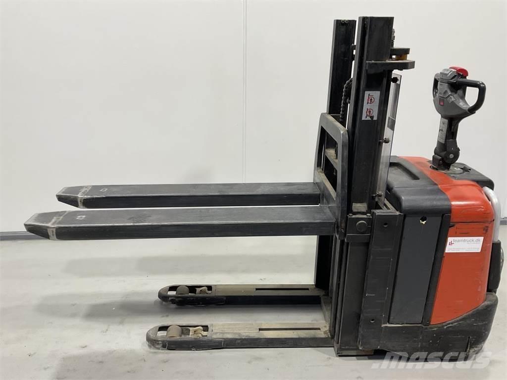 BT SPE125L Self propelled stackers