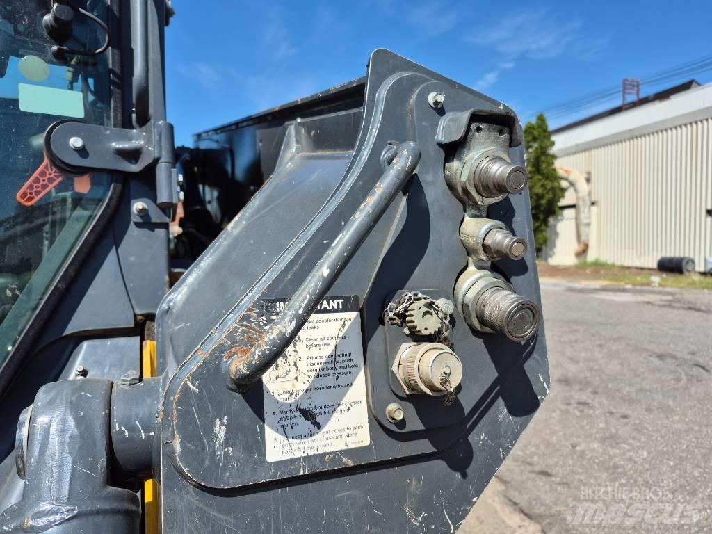 John Deere 331G Minicarregadeiras