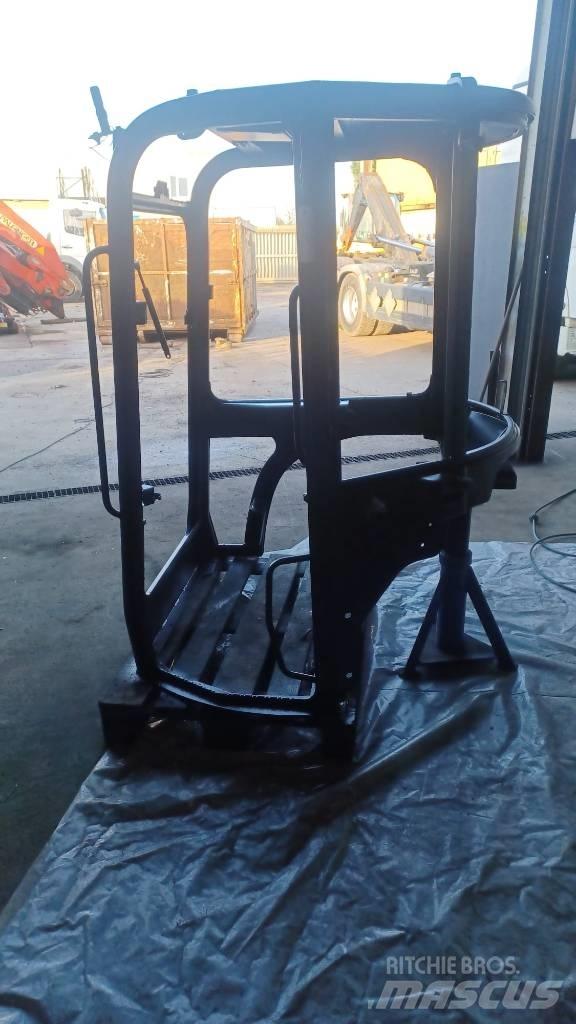 Yanmar Vio 45 Cabina