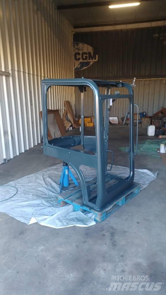 Yanmar Vio 45 Cabina
