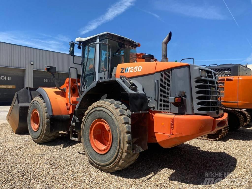 Hitachi ZW 250 Carregadeiras de rodas