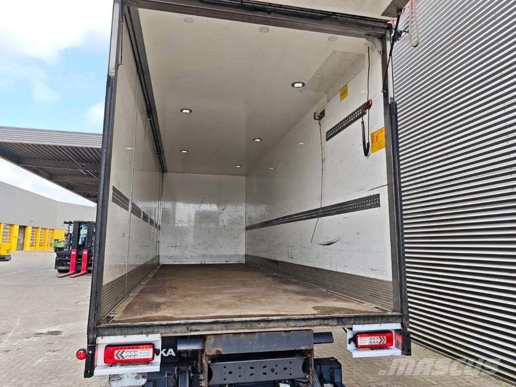 Volvo FM 340 4x2 Caminhões de caixa fechada
