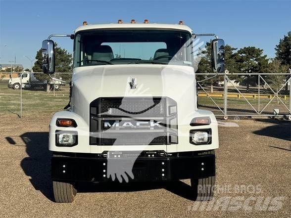 Mack MD6 Camiões de chassis e cabine
