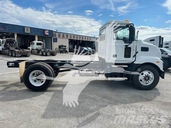 Mack MD6 Camiões de chassis e cabine