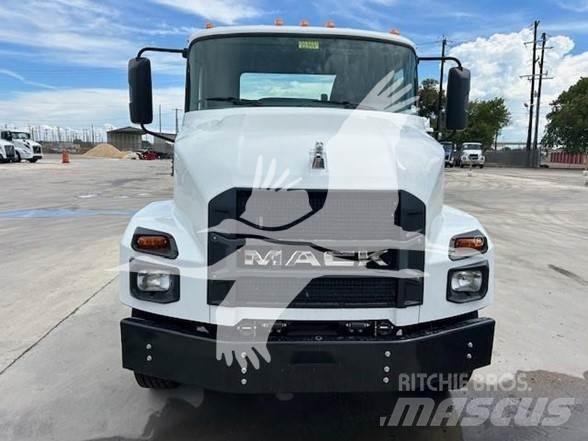 Mack MD6 Camiões de chassis e cabine
