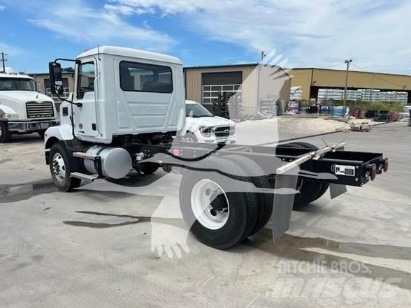 Mack MD6 Camiões de chassis e cabine