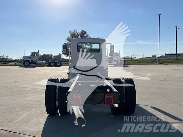 Mack MD6 Camiões de chassis e cabine