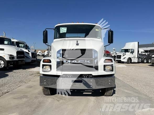 Mack MD6 Camiões de chassis e cabine
