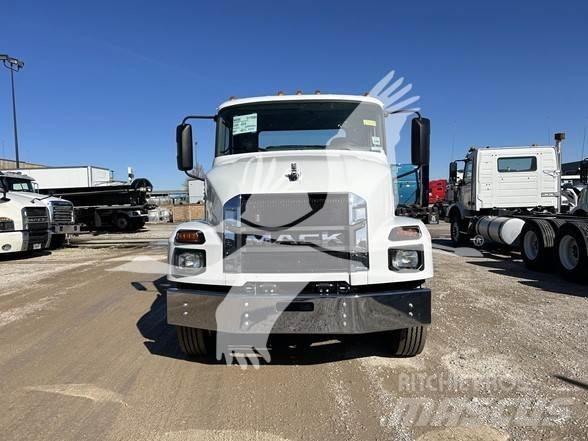 Mack MD6 Camiões de chassis e cabine