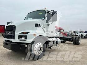 Mack MD6 Camiões de chassis e cabine