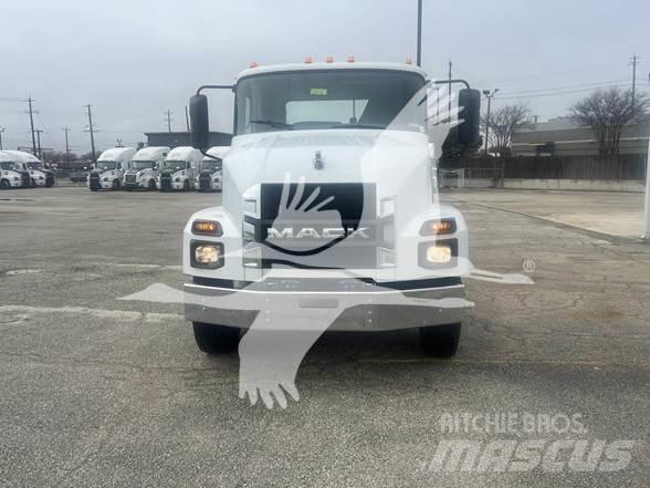 Mack MD6 Camiões de chassis e cabine