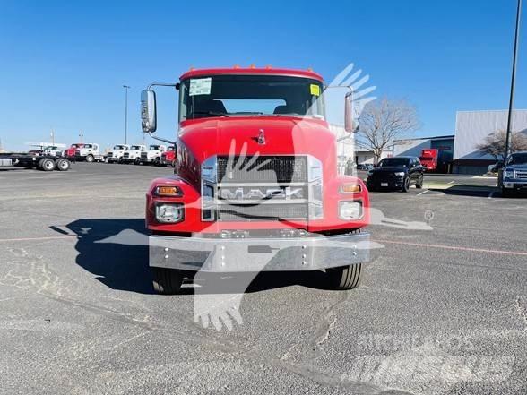 Mack MD6 Camiões de chassis e cabine