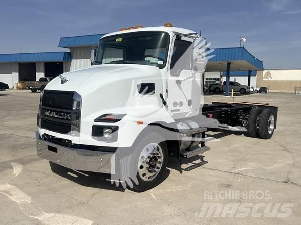 Mack MD6 Camiões de chassis e cabine