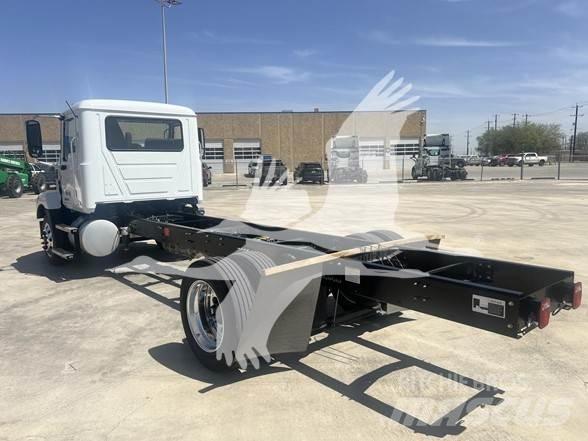 Mack MD6 Camiões de chassis e cabine