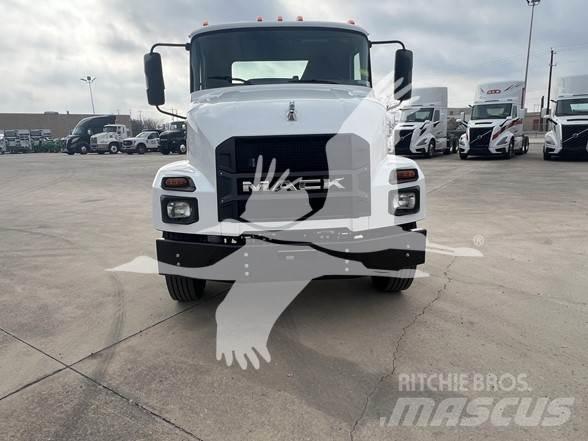 Mack MD6 Camiões de chassis e cabine