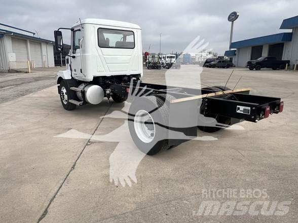 Mack MD6 Camiões de chassis e cabine