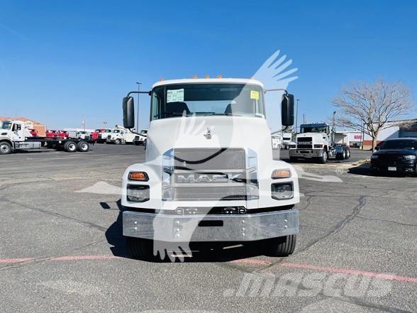 Mack MD6 Camiões de chassis e cabine