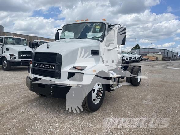 Mack MD6 Camiões de chassis e cabine