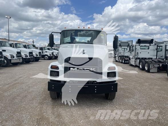 Mack MD6 Camiões de chassis e cabine
