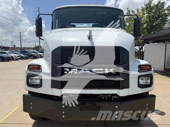 Mack MD6 Camiões de chassis e cabine