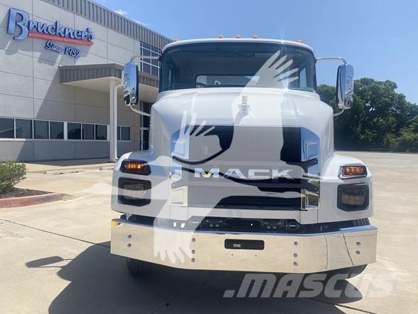Mack MD6 Camiões de chassis e cabine