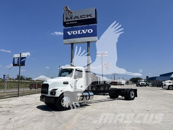 Mack MD6 Camiões de chassis e cabine