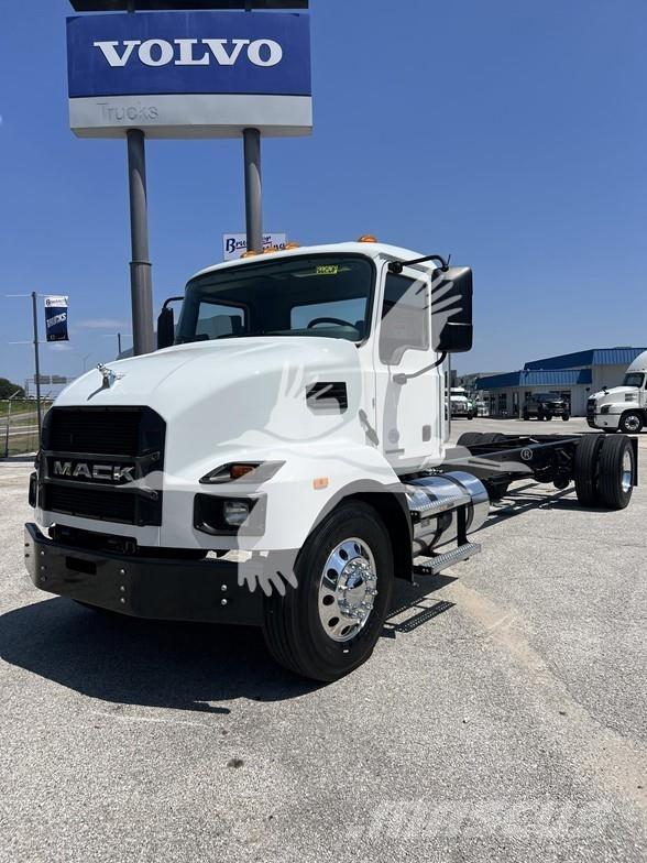 Mack MD6 Camiões de chassis e cabine