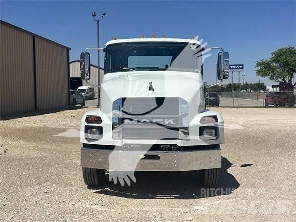 Mack MD7 Camiões de chassis e cabine