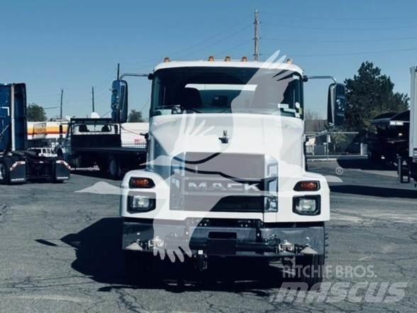 Mack MD7 Camiões-cisterna